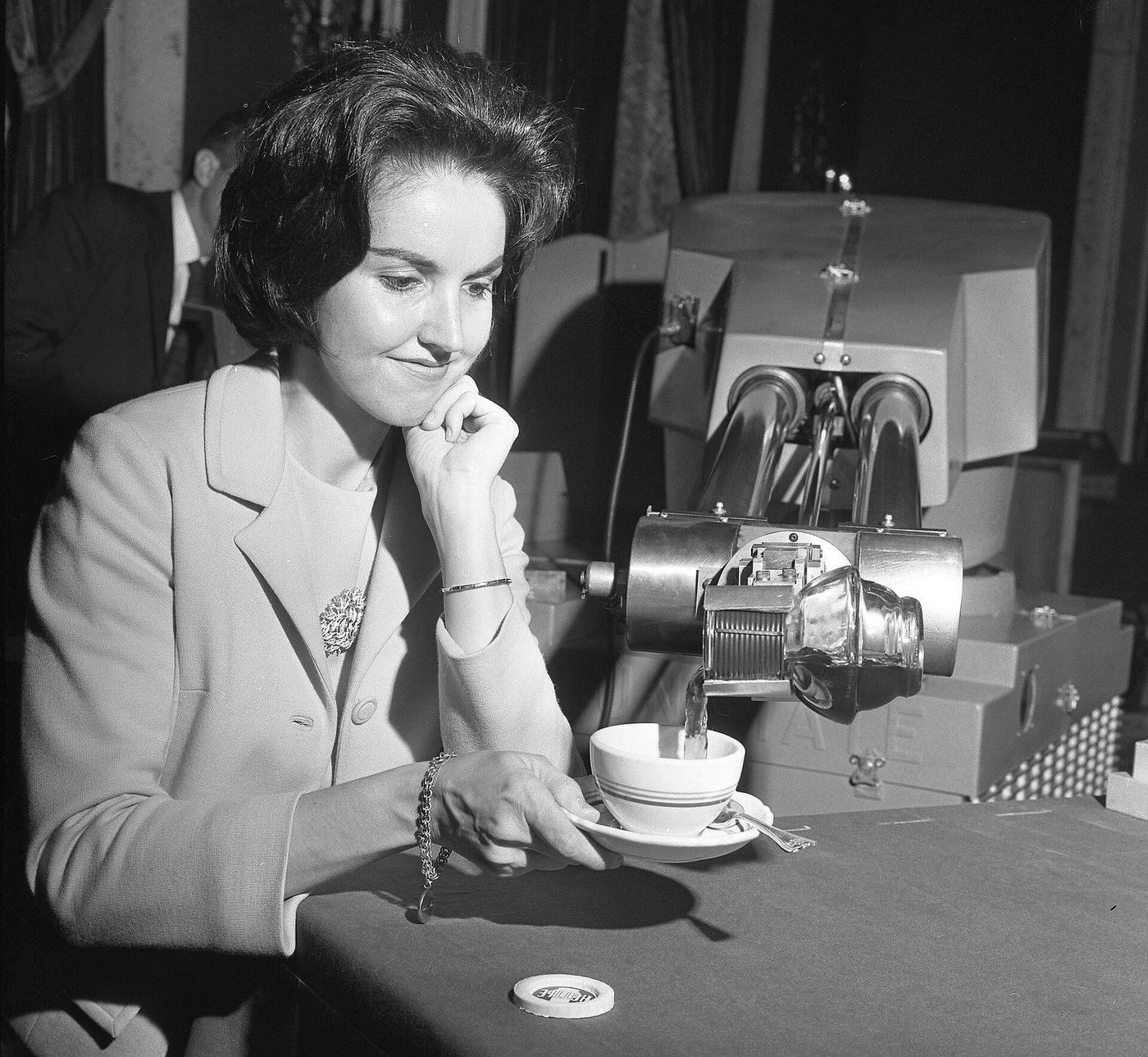 A Unimate industrial robot arm pouring coffee at a hotel demonstration in 1967.